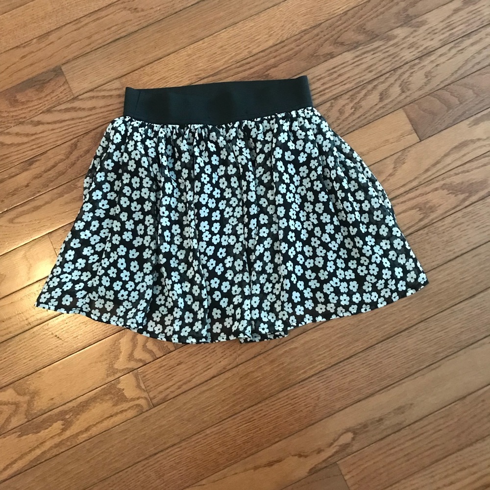Forever 21 daisy skirt